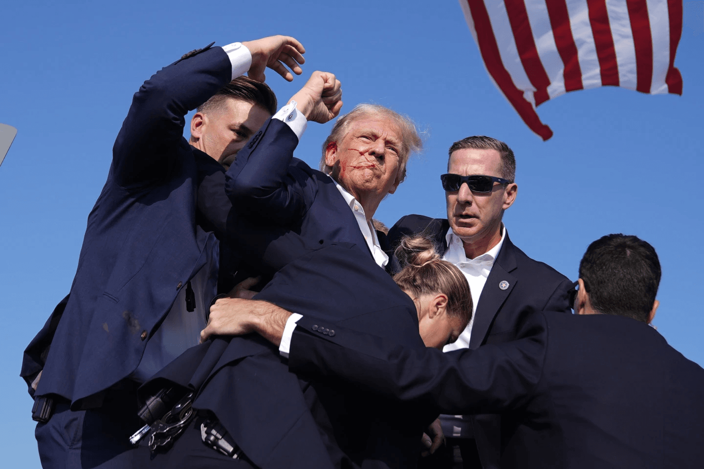 We-Are-Losing-Our-Minds-Trump-Teleprompter.jpg
